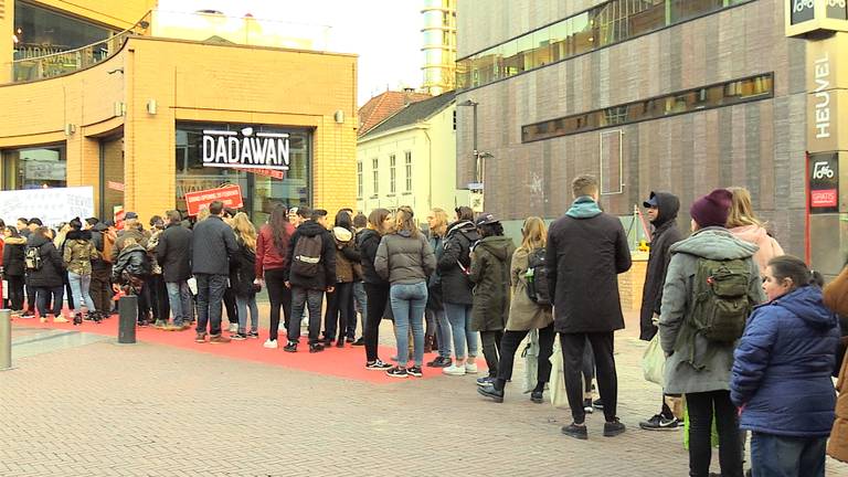Honderden mensen komen gratis eten in Eindhoven