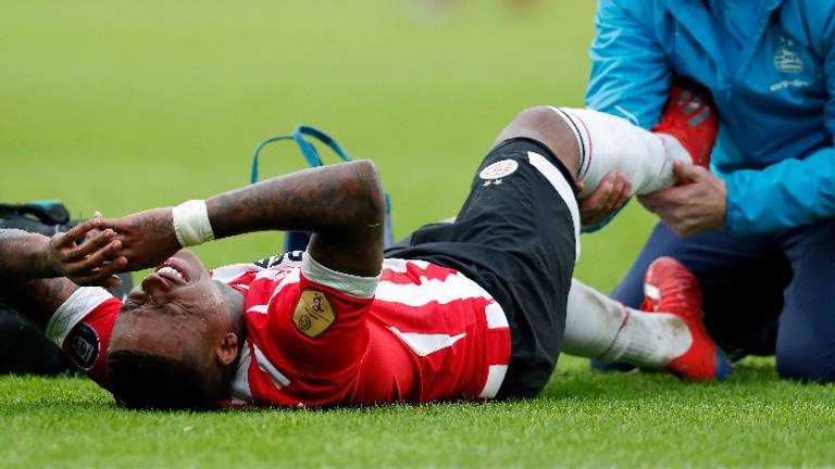 Blessure Steven Bergwijn lijkt mee te vallen (foto: VI Images).