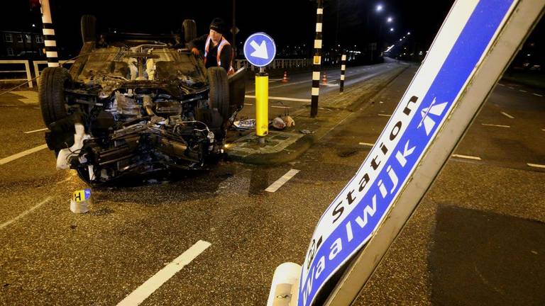 De ravage na het ongeluk in Den Bosch was groot. (Foto: Bart Meesters/Meesters Multi Media)