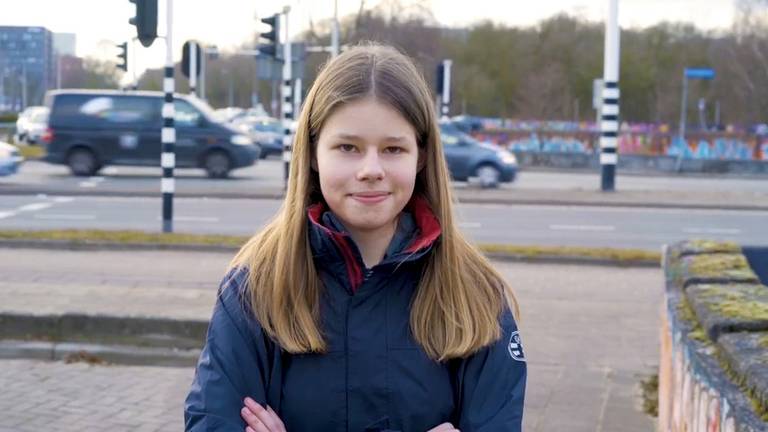 Lisa doet in Den Haag mee aan de klimaatmars (foto: Lisa van der Geer).