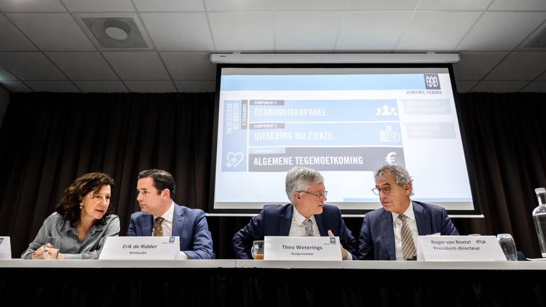 De schadevergoeding werd tijdens een persconferentie bekendgemaakt (foto: Rob Engelaar).