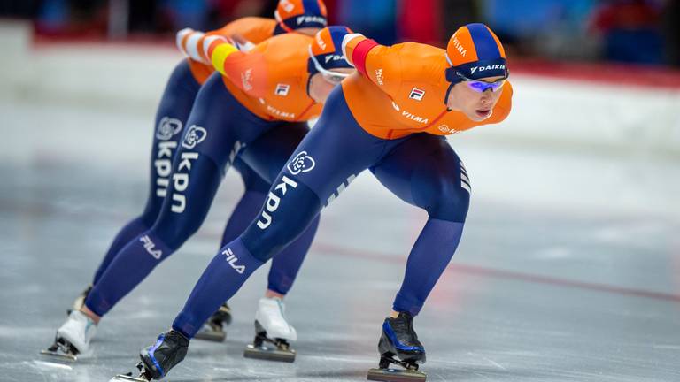 Antoinette de Jong, Ireen Wust en Joy Beune: zilver in Inzell. (Foto: Orange Pictures)