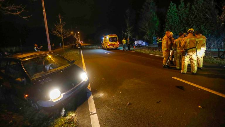 Donderdagavond ging het op de Eindhovenseweg-Zuid bij Best helemaal mis (Foto: Dave Hendriks/SQ Vision Mediaprodukties)