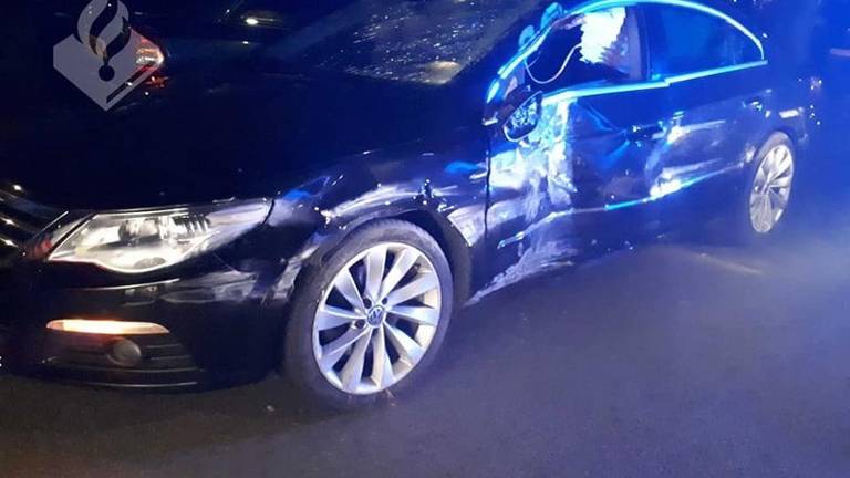 De auto van de man uit Waalwijk raakte zwaar beschadigd. (Foto: politie.nl)