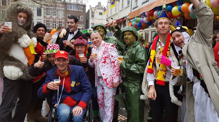 Joris gaf zijn vrienden 'een goed rondje bier'