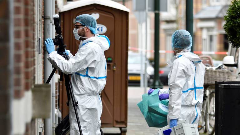 De recherche doet onderzoek. Foto: Erald van der Aa.