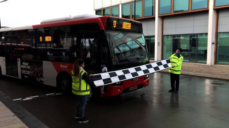 Busstation Tilburg officieel geopend