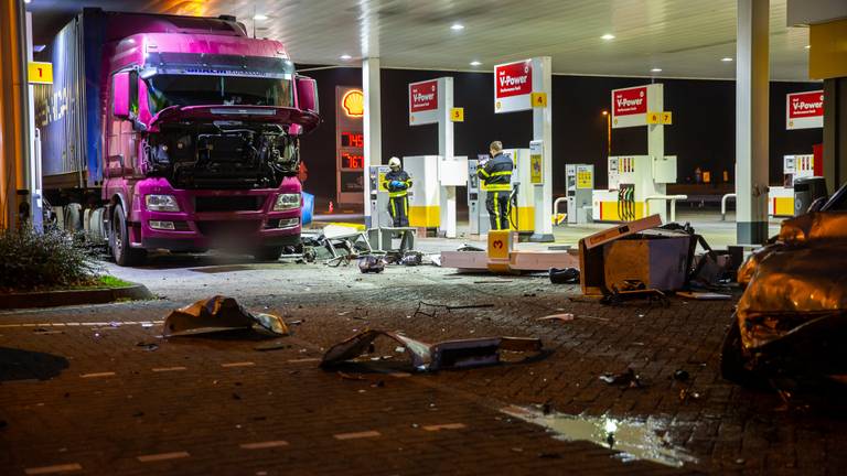 Ravage bij het tankstation aan de A58 bij Zegge (Foto: Christian Traets)