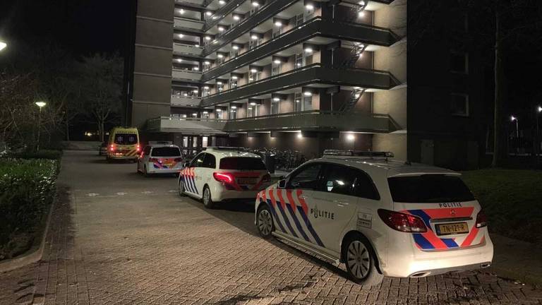 De man werd dood gevonden in zijn woning in Oss (Foto: Gabor Heeres/SQ Vision).