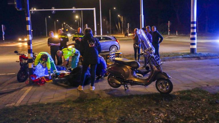 De scooter kwam in botsing met een motor (foto: SQ Vision).