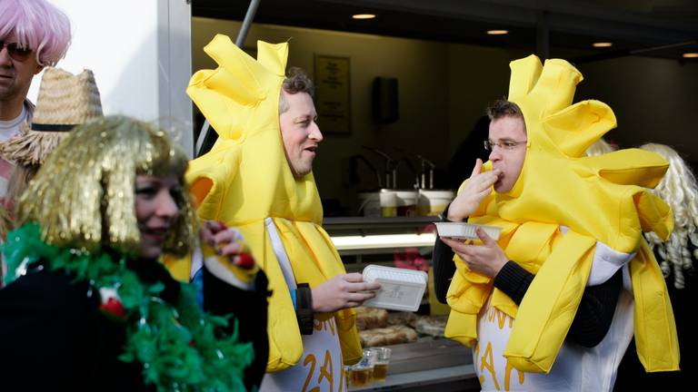 We gaan tijdens carnaval het liefst voor iets van de snackbar. (Foto: ANP)