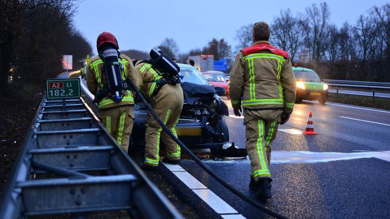 Het ongeluk op de A2 bij Maarheeze gebeurde rond halfzeven. (Foto: Johan Bloemers/SQ VIsion)