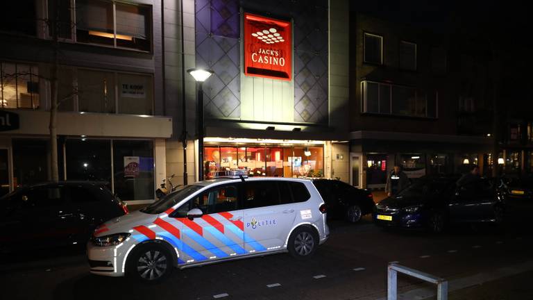 De dader is er met een onbekend geldbedrag vandoor gegaan (Foto: Charles Mallo/SQ Vision Mediaprodukties)