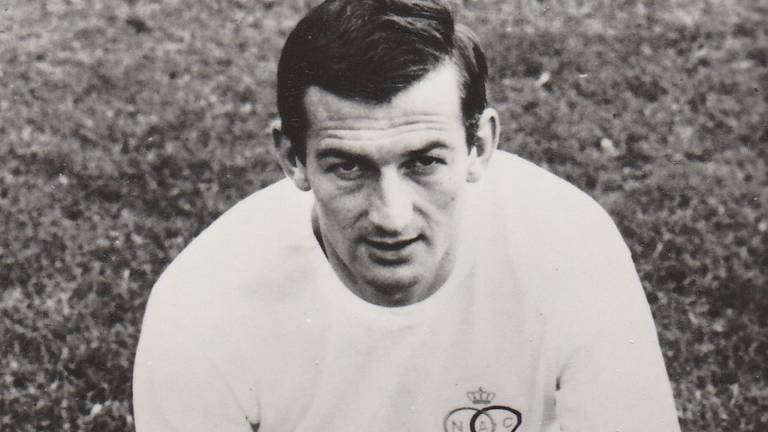 Jacques Visschers wordt NAC-legend of the match (Foto: NAC Museum).