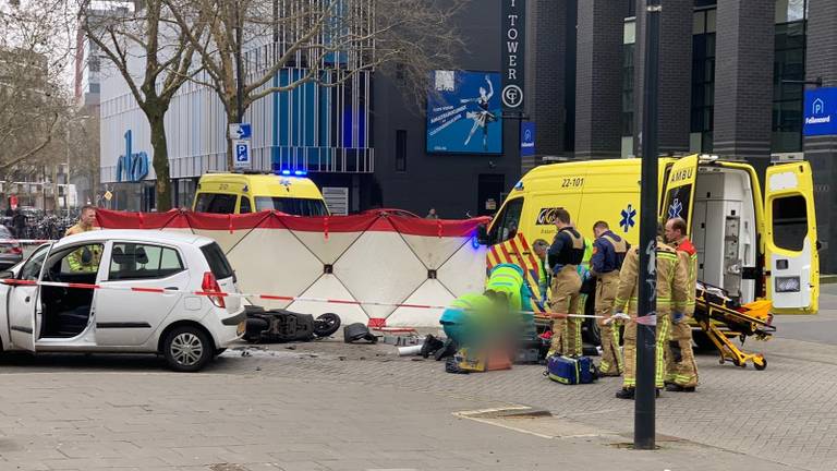 De scooterrijder raakte zwaargewond. (Foto: Dave Hendriks/SQ Vision)