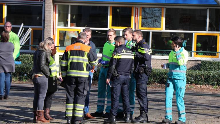 Verschillende hulpdiensten werden opgeroepen. (Foto: Jurgen Versteeg/FPMB)