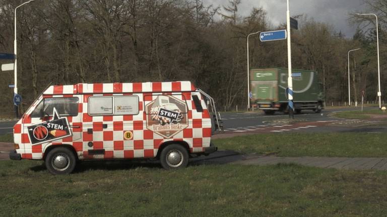 Op de kruising met de Ketenbaan gebeuren regelmatig ernstig ongelukken.