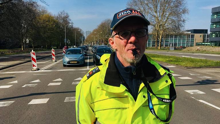 Een van de verkeersregelaars die chaos moest zien te voorkomen.