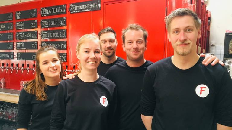 Het team van brouwerijcafé Frontaal.