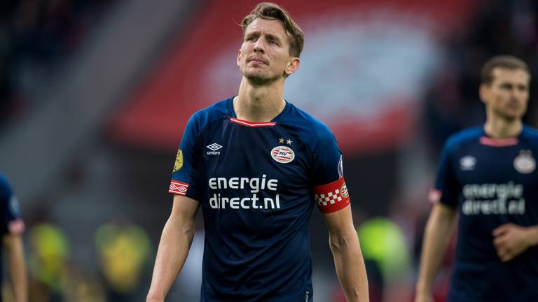 Luuk de Jong baalt na verliespartij in Amsterdam (foto: VI Images).