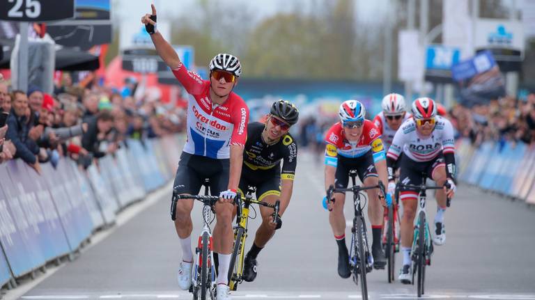 Mathieu van der Poel wint Dwars door Vlaanderen (foto: ANP).