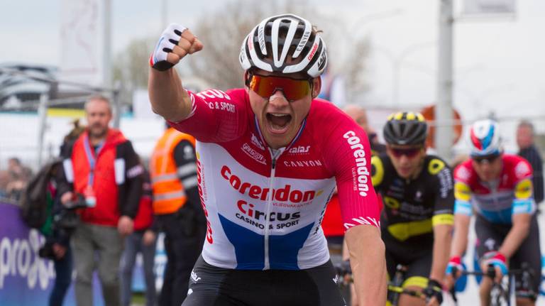 Mathieu van der Poel wint Dwars door Vlaanderen (foto: OrangePictures).