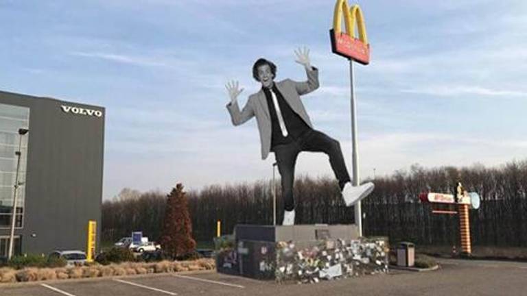 Snollebollekes zou het nieuwe standbeeld bij de McDonalds kunnen worden. (Foto: Facebook)