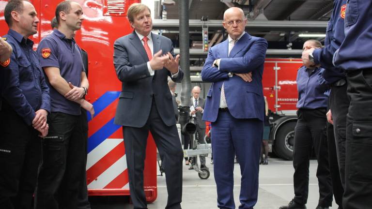 Koning Willem-Alexander tijdens zijn bezoek in Tilburg. (Foto: Dirk Verhoeven)