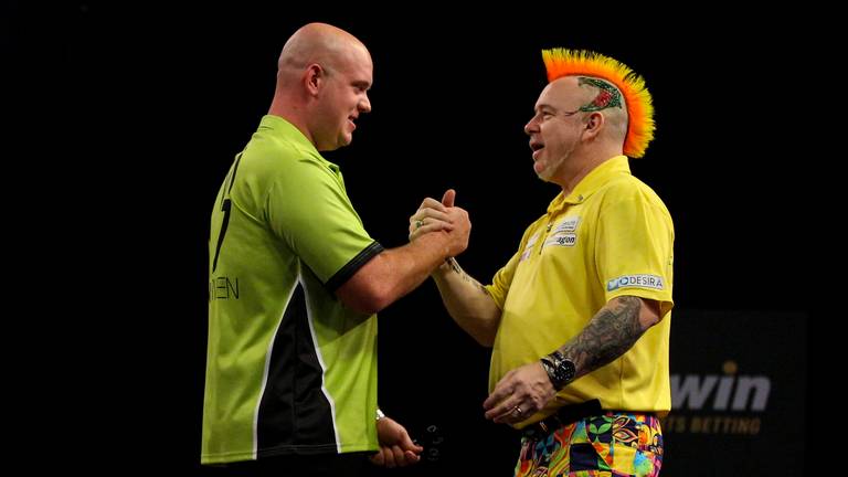 Van Gerwen en Wright in een eerder toernooi (foto: VI Images). 