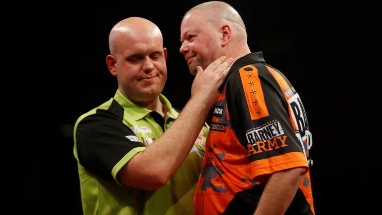 Van Gerwen en Van Barneveld (foto: ANP).