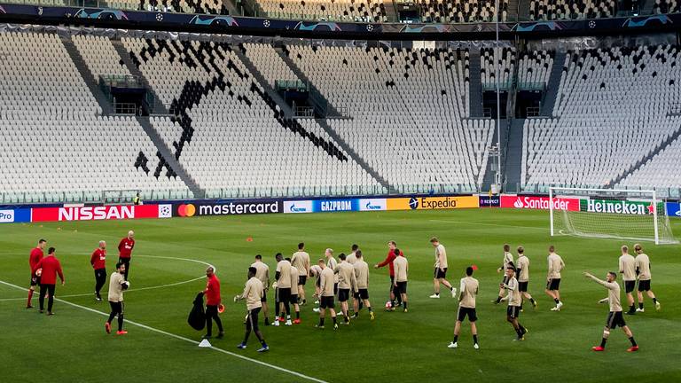 Ajax traint in Turijn. (Foto: ANP)