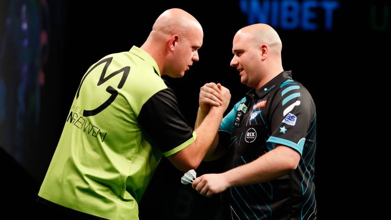 Michael van Gerwen tegen Rob Cross (foto: VI Images).