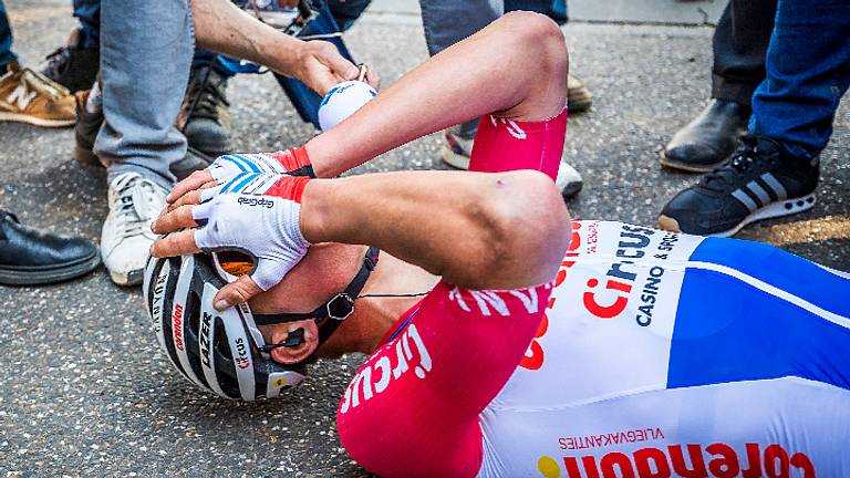 Mathieu van der Poel kan het niet geloven (Foto: ANP).