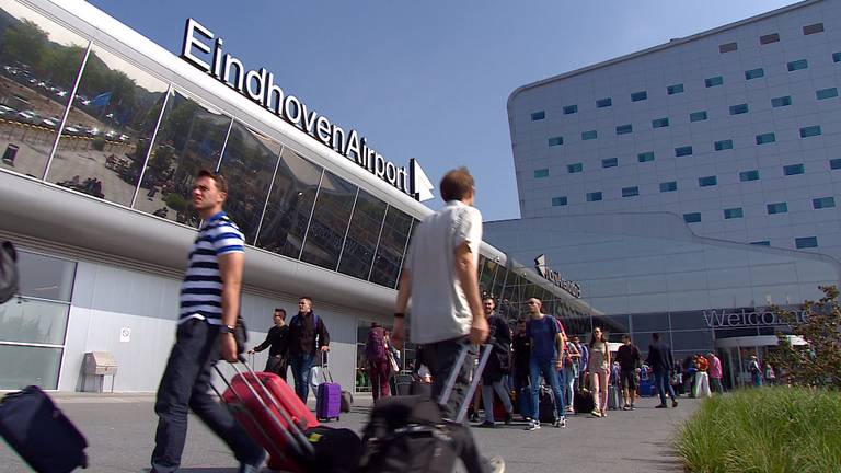 Pieter van Geel presenteert donderdag een rapport over de toekomst van Eindhoven Airport.