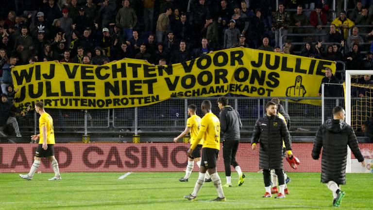 Teleurstelling bij de spelers, boosheid bij de fans (foto: VI Images).