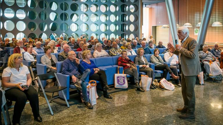 Klaas Wilting opent de Veiligheids10daagse in Tilburg.