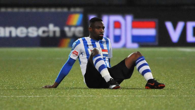 FC Eindhoven-aanvaller Elton Kabangu baalt na de nederlaag tegen Roda JC. (Foto: Orange Pictures)