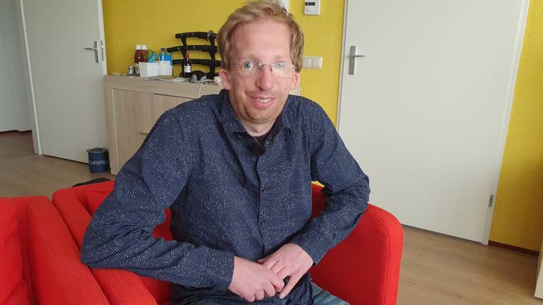 Arnoud Heinen (38) is het gezicht van de campagne 'Mijn beperking is onzichtbaar’ (foto: Collin Beijk)