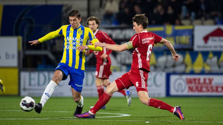 Stijn Spierings in actie voor RKC Waalwijk tegen Almere City (foto: OrangePictures).