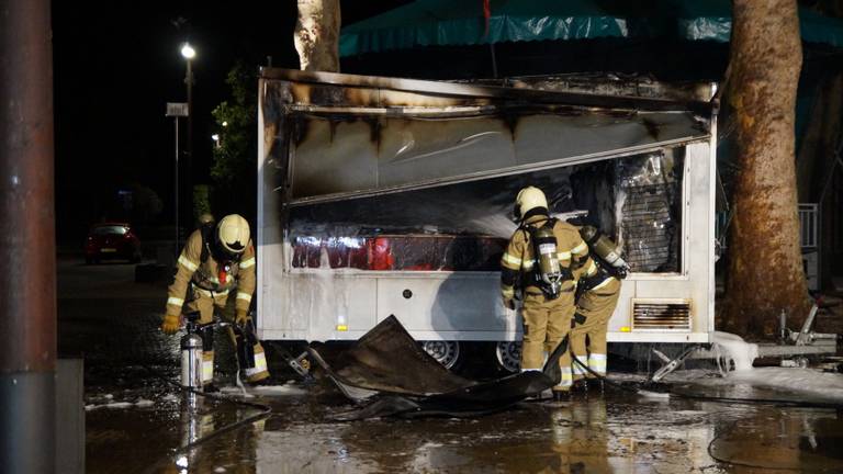 De frietkraam brandde woensdagnacht volledig uit. (Foto: Erik Haverhals/Persbureau Midden Brabant)