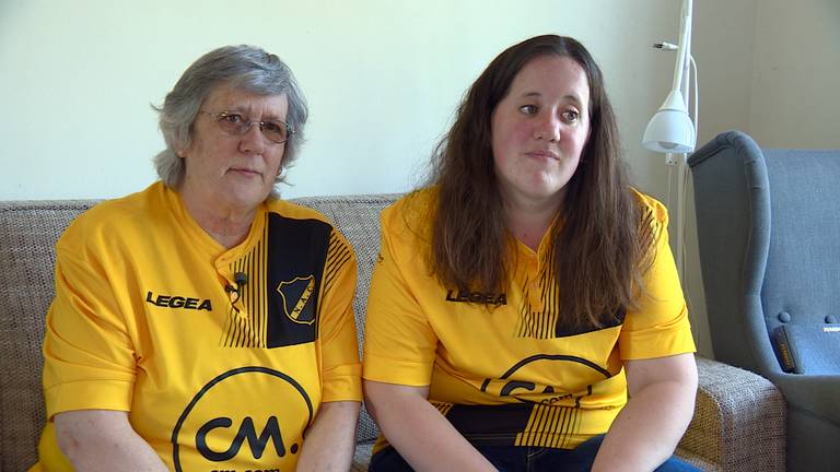 Teleurstelling bij NAC-fans Bea en Sandra. (Foto: Omroep Brabant)