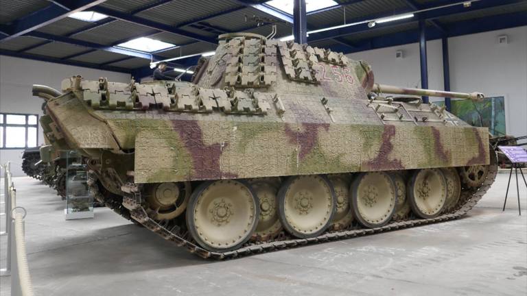 De Duitse Panther tank in Overloon.