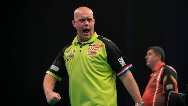 Michael van Gerwen begint volgende week als topfavoriet aan de play-offs in de Premier League. (Foto: Lawrence Lustig/PDC)