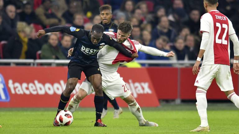 Vurnon Anita eerder dit seizoen in actie tegen Ajax (foto: VI Images).