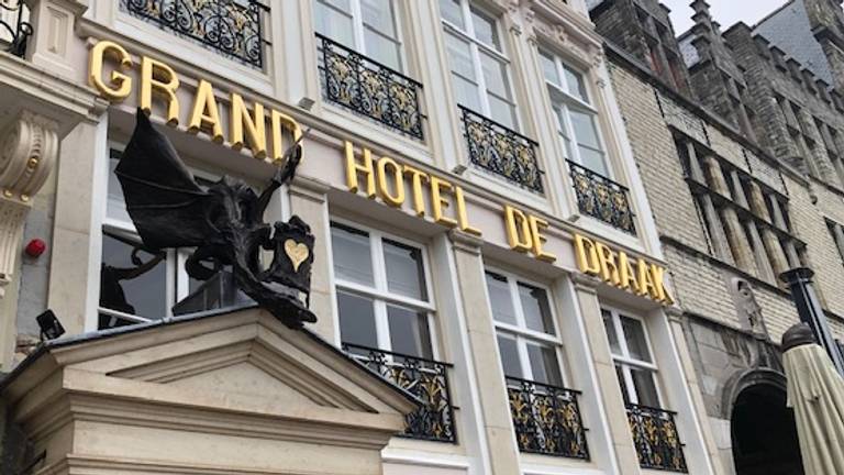 De nieuwe draak van Grand Hotel de Draak in Bergen op Zoom. (Foto: Jan Waalen)