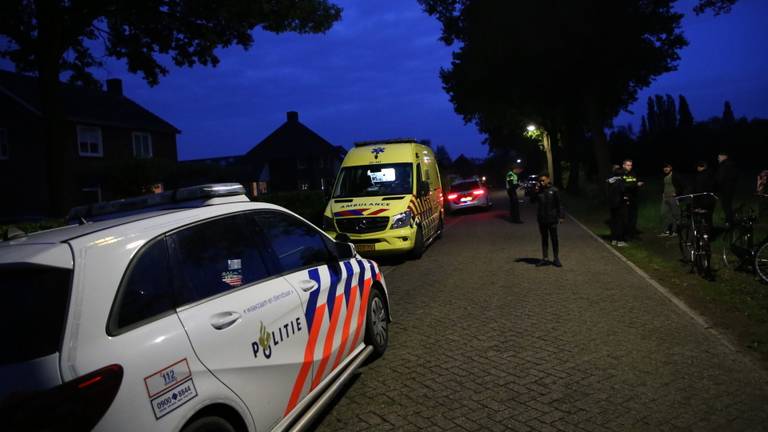 De jongen werd in zijn been gestoken (foto: Berry van Gaal/SQ Vision Mediaprodukties)