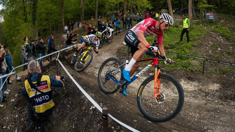 Van der Poel in actie op de mountainbike in Albstadt vorige week. (Foto: VI Images)