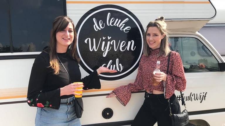 Doris (links) werd bestolen tijdens het Ploegendienst Festival.