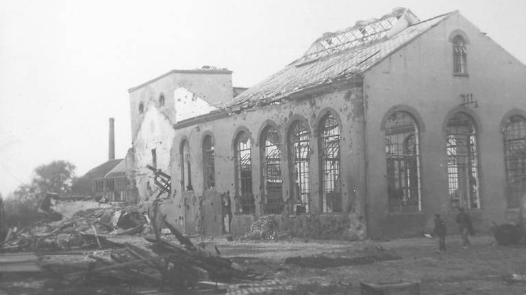 De melkfabriek werd zwaar getroffen. (Foto: Jan Sturm/Collectie: West-Brabants Archief)