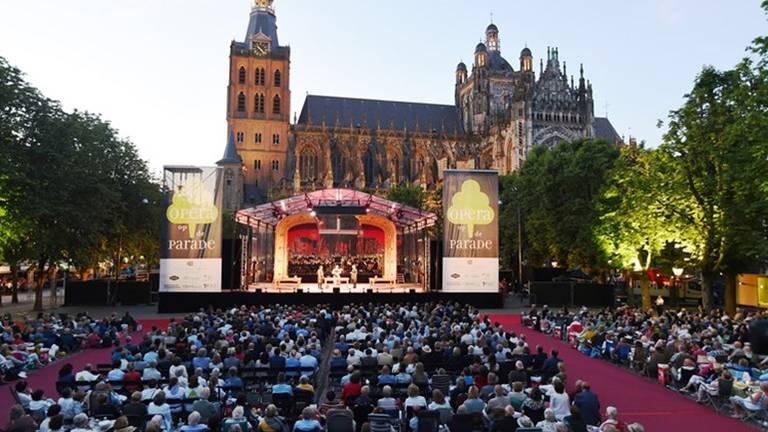 Ieder jaar komen er duizenden mensen naar Opera op de Parade in Den Bosch. (Foto: Henk van Esch)